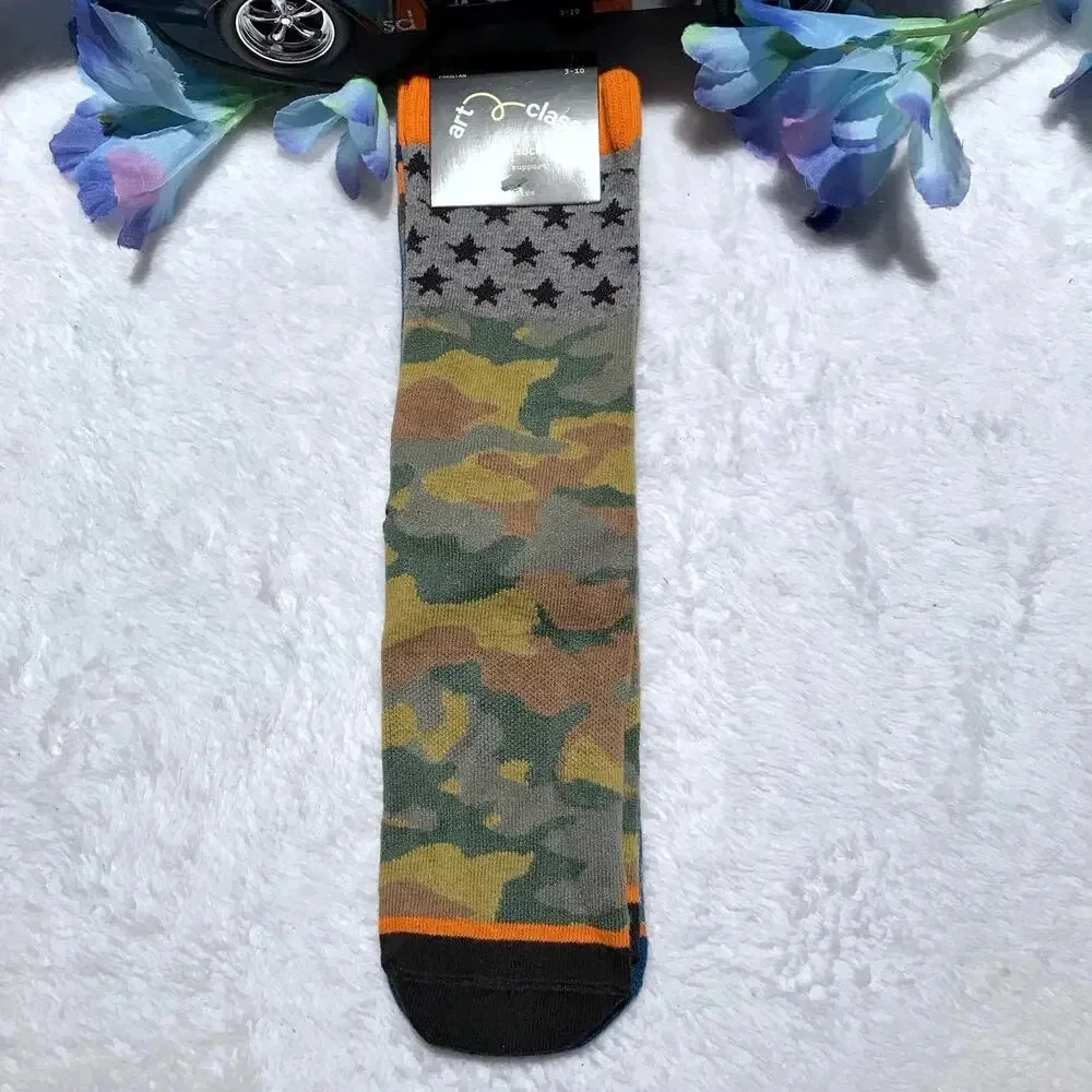 Art Class NWT 2 Pairs Crew Socks Boys L (3-10)